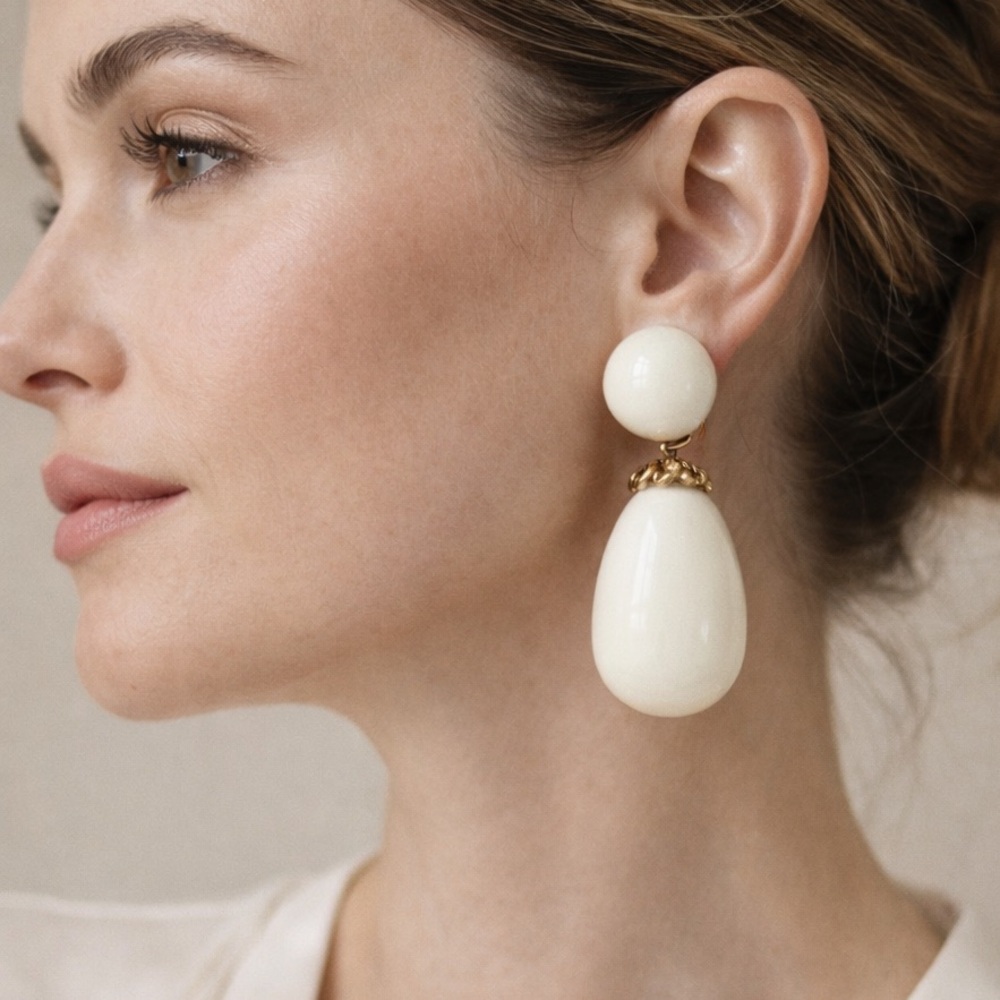 Elegant Vintage Les Bernard Clip-On Earrings – Ivory Lucite & Gold Tonep